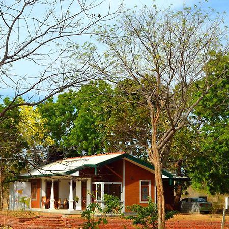 Pelican View Cottages Kataragama Extérieur photo
