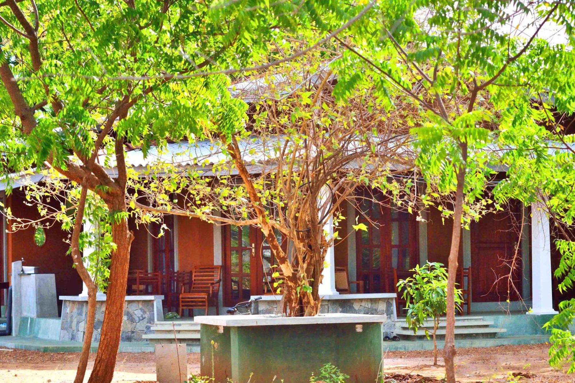 Pelican View Cottages Kataragama Extérieur photo